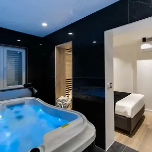 https://marcius-luxury-apartment-with-jacuzzi-sauna.hotelinzadar.com